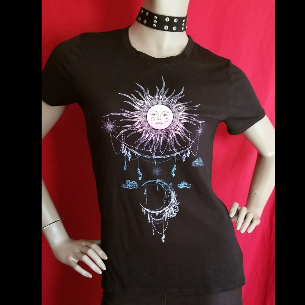โผSOLDโผSun and Moon Graphic Tee - Picture 2 of 6